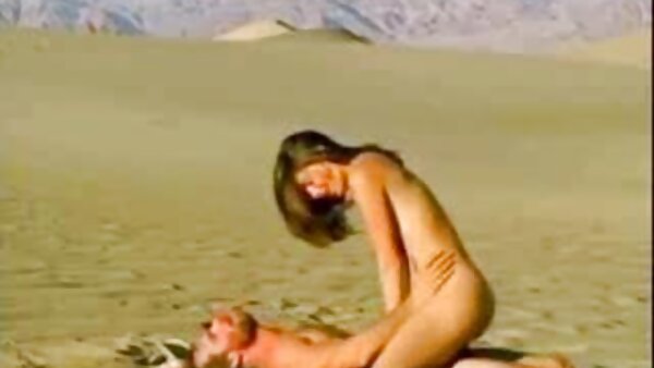 Anon Amateur-Nymphomanin wird gefingert und nimmt kostenlose erotikfilme ansehen Schwanz in ihre kahle Fotze